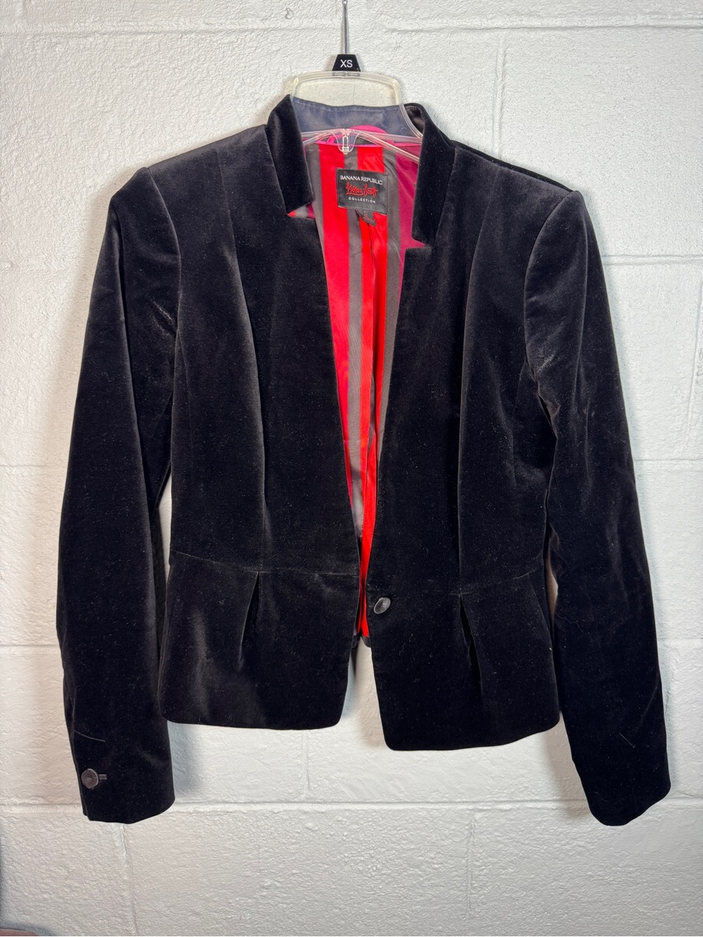 Banana Republic L’wren Scott Black Velvet Blazer with Red Lining size 6